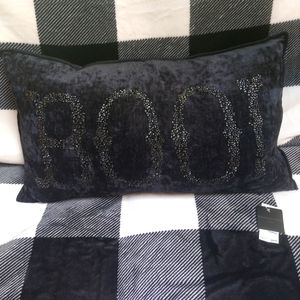 Magaschoni BOO pillow